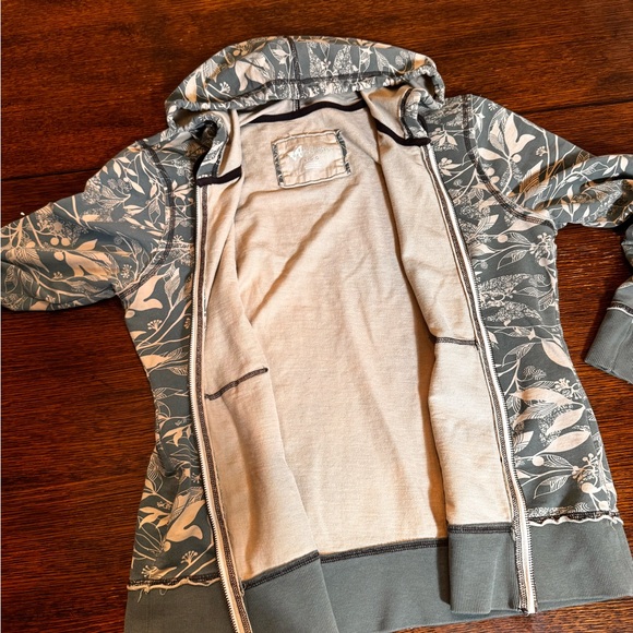 Natural Reflections Patterned Zip-Up Jacket - Picture 8 of 9